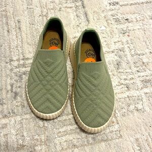 Toddler shoes (sz11)